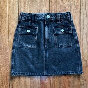 Gap Kids black jean denim Skirt(no shorts attached) 
girls size 8 SLIM